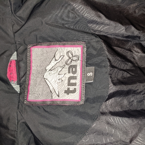 TNA Puffer Jacket - Picture 3 of 6